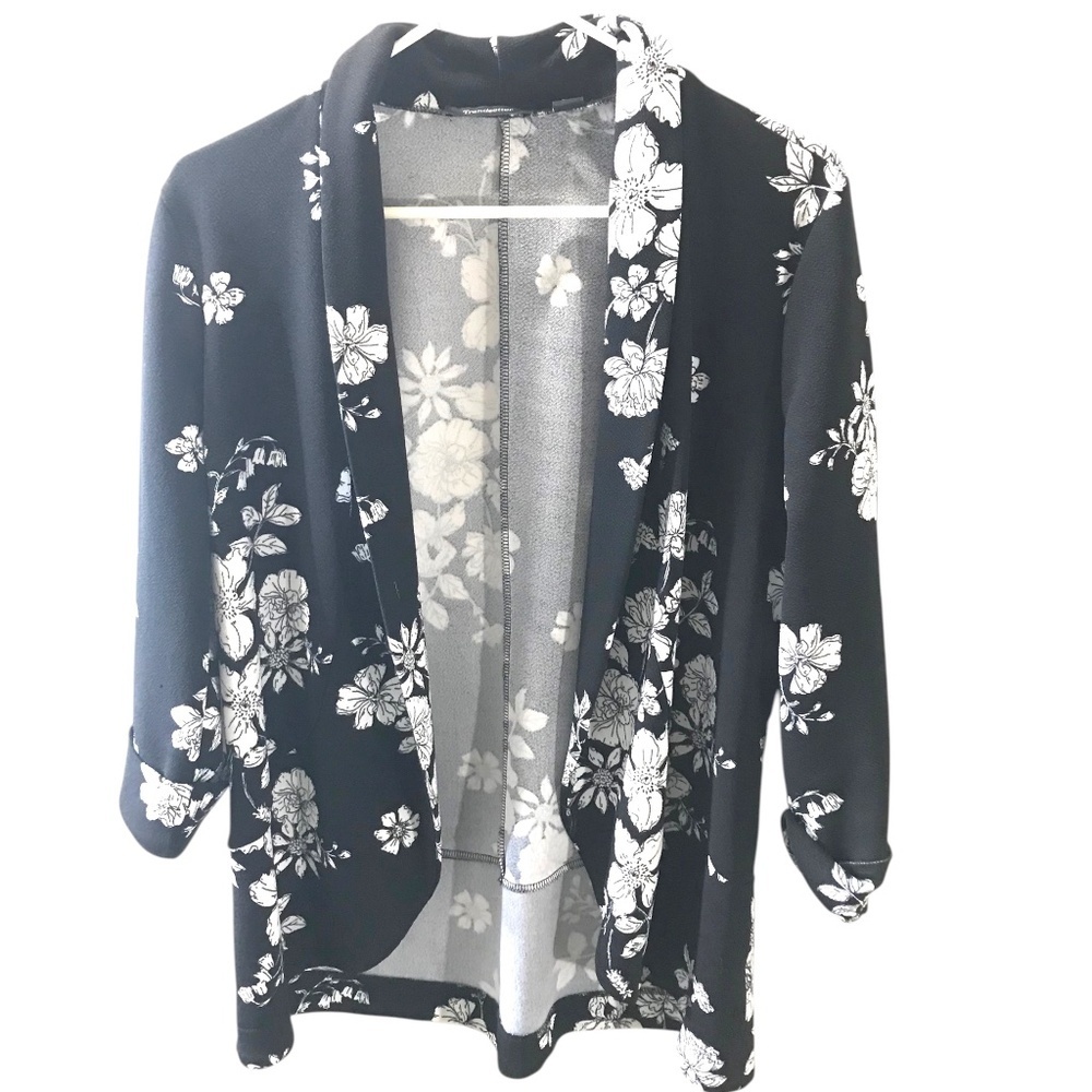Trendsetter Black & White Floral Open Front Cardigan | Large
